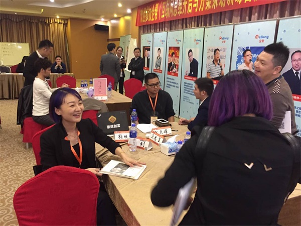 幫你拍個企業(yè)宣傳片，小瓜子雞年送你萬能福