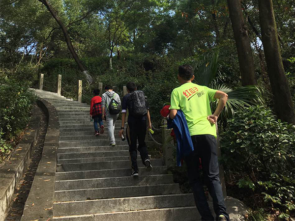 把企業(yè)凝聚在空氣里宣傳，猶如聽取蛙聲一片